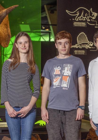 Olivia, Eric y Òscar, Explainers del Museo de la Ciencia CosmoCaixa en diferentes ediciones.