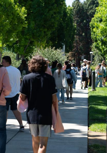 Jóvenes en un campus de Silicon Valley.