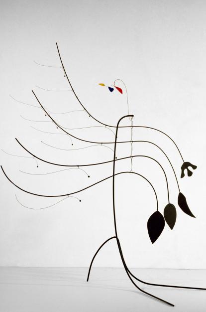 Alexander Calder, Four Leaves and Three Petals  [Cuatro hojas y tres pétalos], 1939. Centre Pompidou, Paris Musée national d’art moderne – Centre de Création Industrielle © Centre Pompidou, MNAM-CCI/Georges Meguerditchian/Dist. RMN-GP © 2023 Calder Foundation, New York / VEGAP, Barcelona.