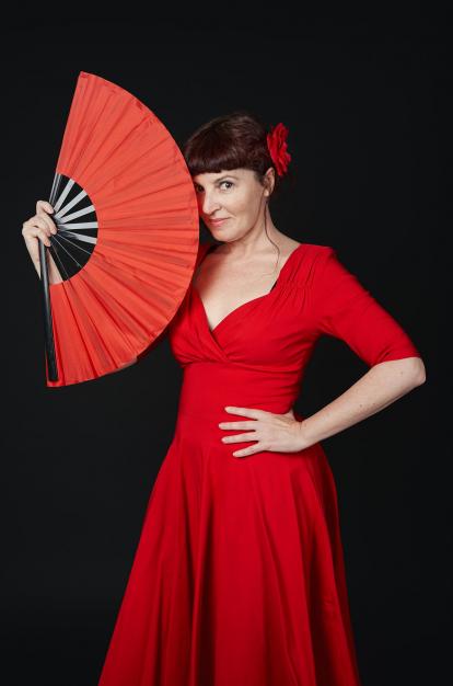 Natalia Ruiz Zelmanovitch vestida de rojo.