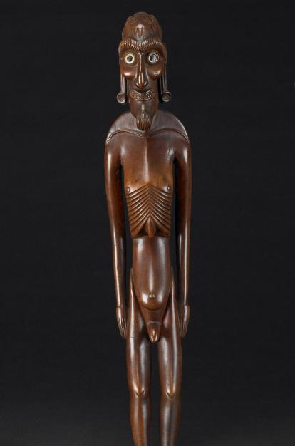 «Moái pa’apa’a de Rapa Nui», isla de Pascua. 1800-1886. Madera.