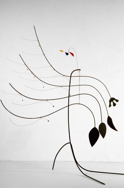 Alexander Calder, Four Leaves and Three Petals [Cuatro hojas y tres pétalos], 1939. Centre Pompidou, Paris Musée national d’art moderne – Centre de Création Industrielle © Centre Pompidou, MNAM-CCI/Georges Meguerditchian/Dist. RMN-GP.