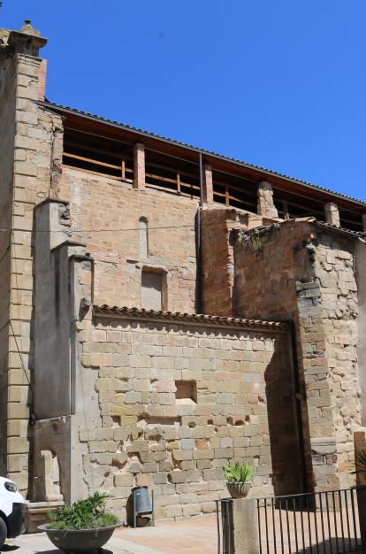 Façana lateral de l'Església de Santa Maria de Sanaüja