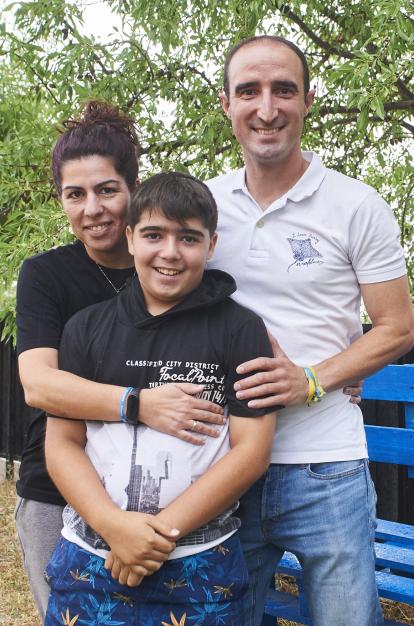 Elena Pavón, Jesús Díaz y su hijo Iker, de 11 años.