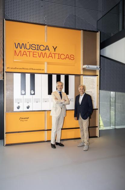 Ricardo Alfós y Carlos Calderón, durante la presentación de la exposición «Música y matemáticas».