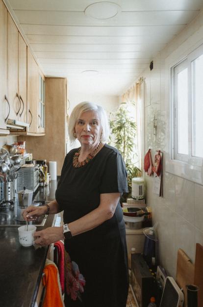 Blanca Polanco Borràs en la cocina de su casa.