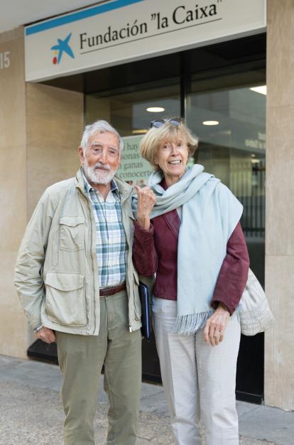 José Luis e Inma, en el exterior del Espacio Fundación "la Caixa" de Madrid.