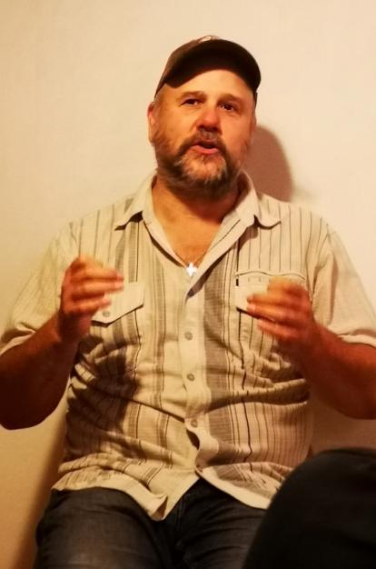 Imagen de Ricardo Lezón, cantante de McEnroe.