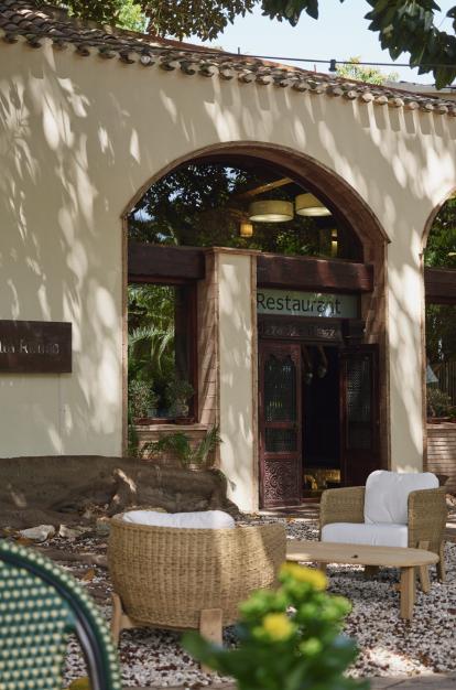 La entrada del restaurante de Villa Retiro en Xerta. 