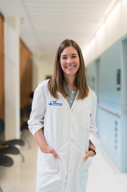 Ana Zabalza, neuróloga del CEMCAT, en el Hospital Universitario Vall d’Hebron de Barcelona.