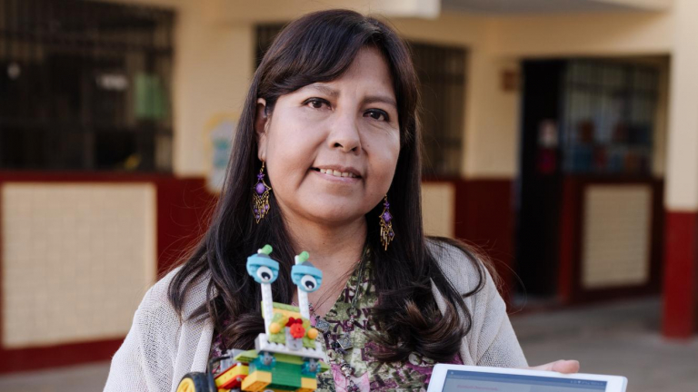 María Teresa Cornejo, docent al Perú.