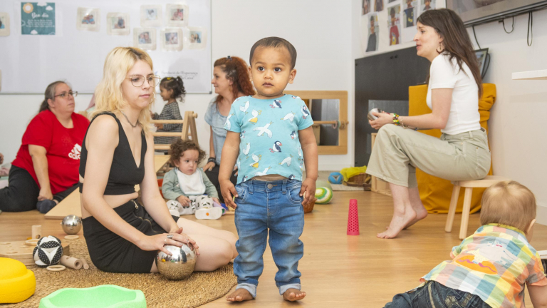 The "Espacios Familiares 0-3" (Family Spaces 0-3) project supports families in vulnerable situations with children aged 0 to 3 years old during this critical stage of life for young children.