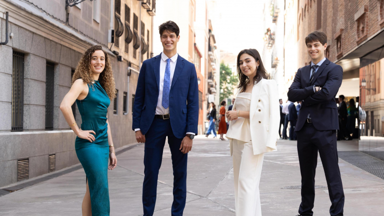 From left to right: Júlia Laguna, Albert Gimó, Belén Luengo, and Gonzalo Plaza will pursue postgraduate studies abroad, all related to the development of AI.