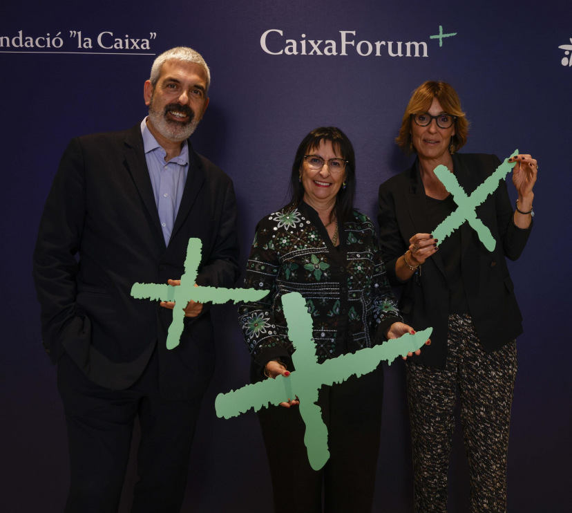De izquierda a derecha el director del Área de Cultura de la Fundación ”la Caixa”, Ignasi Miró; la directora general adjunta de la Fundación ”la Caixa”, Elisa Durán, y la directora de CaixaForum+, Mireia Gubern.