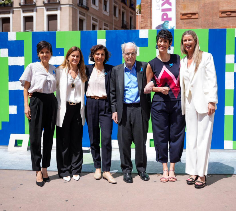 De izq. a dcha: Elena Anaya, Ariadna Bardolet; Sophie Muller, Antonio Garrigues Walker, Elma Saiz y Anne Igartiburu