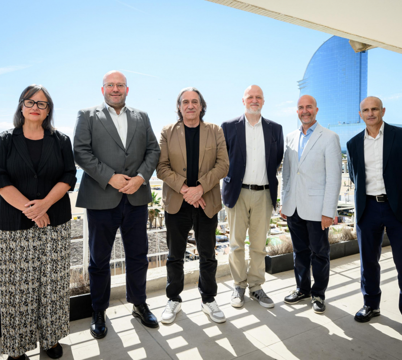 Foto de família amb els organitzadors. D’esquerra a dreta: Marta Vallejo, directora de l’Àrea de Territori i Centres de la Fundació ”la Caixa”; Víctor Medem, director de L’Auditori; Xavier Marcé, regidor de Cultura i Indústries Creatives de l’Ajuntament de Barcelona; Joan Oller, director general del Palau de la Música Catalana; Víctor García de Gomar, director artístic del Gran Teatre del Liceu i David Pino, director del Port Vell.