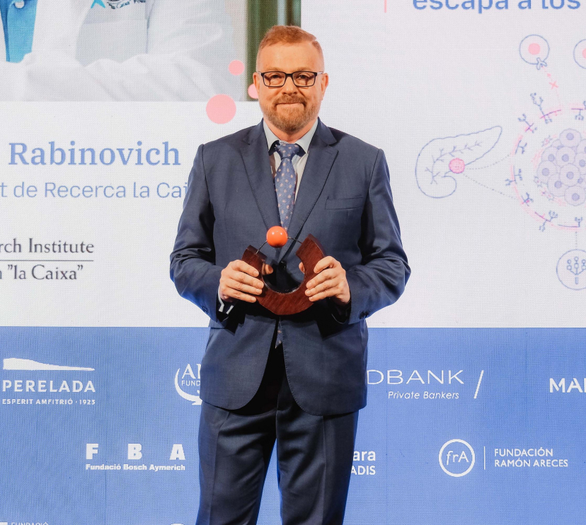 Gabriel Rabinovich, investigador del CaixaResarch Institute con la V Beca FERO Dr. Baselga.