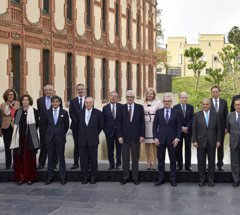 Up (from left to right): Luis Carreras del Rincón, Asunción Ortega Enciso, Artur Santos Silva, Marc Murtra, Javier Godó, Isabel Estapé, Shlomo Ben-Ami, Eugenio Gay Montalvo, Francesc Homs Ferret, Elisa Durán Montolío. Down (from left to right): Josep Maria Coronas Guinart, Isabel Gabarró Miquel, José María Álvarez Pallete, Isidro Fainé Casas, Juan José López Burniol, Pablo Isla Álvarez de Tejera, Joaquin Gay de Montellá Ferrer-Vidal, Antonio Vila Bertrán.