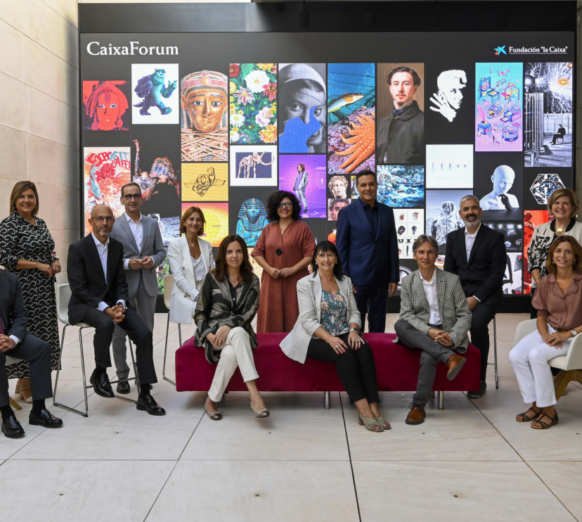 Elisa Durán and Ignasi Miró, Deputy General Director and Corporate Director of Culture and Science of ”la Caixa” Foundation, respectively, presented the institution’s new cultural programme for the 2022-2023 season. Xavier Bertolín, Corporate Director of Education and Marketing, also took part in the event, which was attended by the directors of the CaixaForum centres and the CosmoCaixa Science Museum.