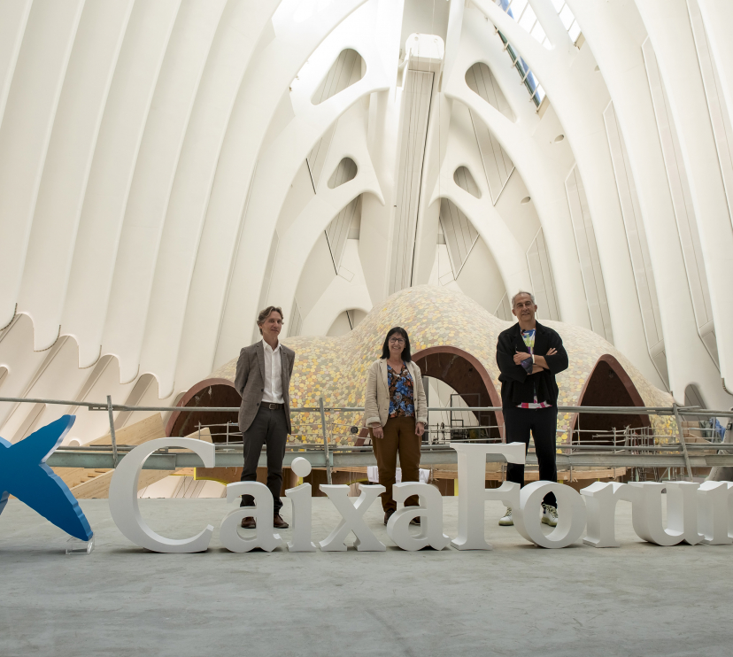 D’esquerra a dreta: el director de CaixaForum València, Álvaro Borrás; la directora general adjunta de la Fundació ”la Caixa”, Elisa Durán, i l’arquitecte, Enric Ruiz-Geli, líder de l’estudi Cloud 9 a Barcelona i professor de la universitat Virginia Tech.