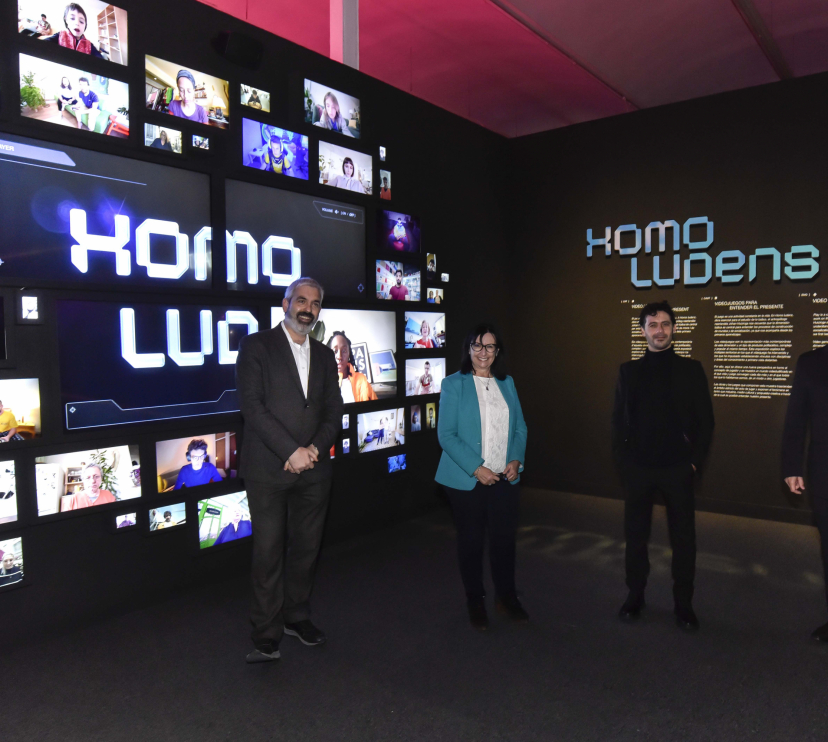 From left to right: the corporate director of the Culture and Science Area of ”la Caixa” Foundation, Ignasi Miró; the deputy general director of ”la Caixa” Foundation, Elisa Durán, the curator Luca Carrubba, and the director of CaixaForum Barcelona, Lluís Noguera, have presented in CaixaForum Barcelona the exhibition entitled Homo ludens. Video games to understand the present.