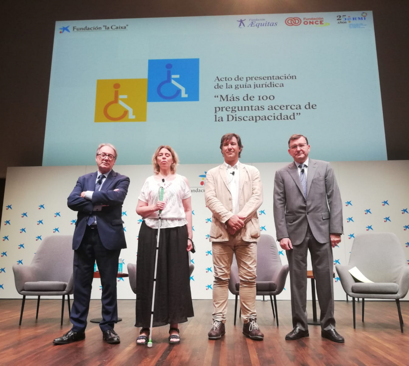 De izquierda a derecha: el subdirector general de la Fundación ”la Caixa”, Marc Simón; la secretaria general de la Fundación ONCE, Virginia Carcedo; el delegado de Derechos Humanos del CERMI, Gregorio Saravia, y el presidente de la Fundación Aequitas y presidente del Consejo General del Notariado, José Ángel Martínez Sanchiz, en la presentación de la guía.