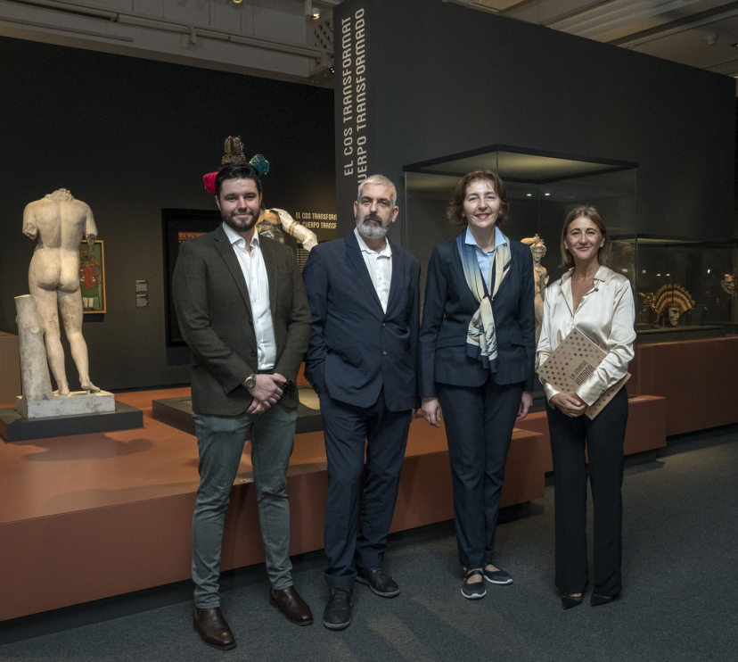 D’esquerra a dreta: el comissari del Departament d’Exposicions Internacionals del British Museum, Thomas A. Cummins; el director corporatiu de Cultura i Ciència de la Fundació ”la Caixa”, Ignasi Miró; la directora de Compromís Internacional del British Museum, Nadja Race, i la directora de CaixaForum Palma, Margarita Pérez-Villegas, han presentat a CaixaForum Palma l’exposició La imatge humana. Art, identitats i simbolisme.