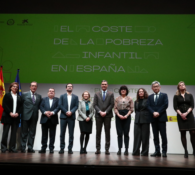 El presidente del Gobierno, Pedro Sánchez, ha participado en la presentación del estudio El coste de la pobreza infantil en España, a la que también asistieron la vicepresidenta primera y ministra de Asuntos Económicos y Transformación Digital, Nadia Calviño; el ministro de Consumo, Alberto Garzón; el director general de la Fundación ”la Caixa”, Antonio Vila Bertrán, y el alto comisionado contra la Pobreza Infantil del Gobierno de España, Ernesto Gasco, entre otros asistentes.