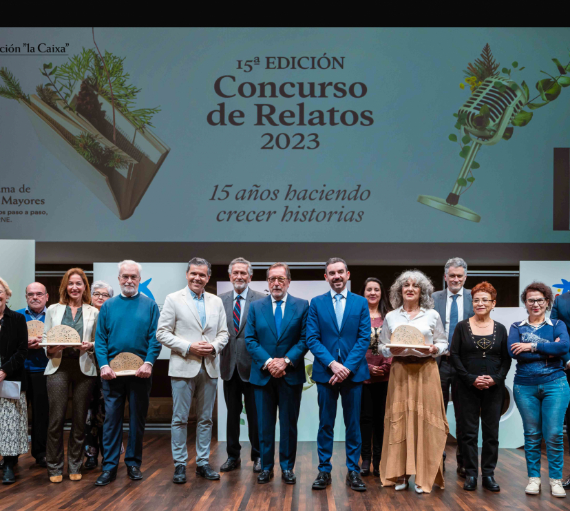 Los ganadores con el jurado de la Fundación ”la Caixa”.