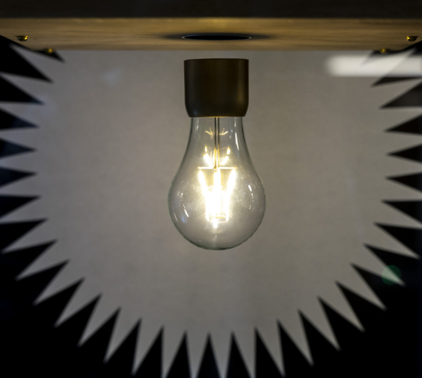 Esta exposición —la primera sobre Tesla en España que cuenta con el sello oficial del Museo Nikola Tesla de Belgrado.