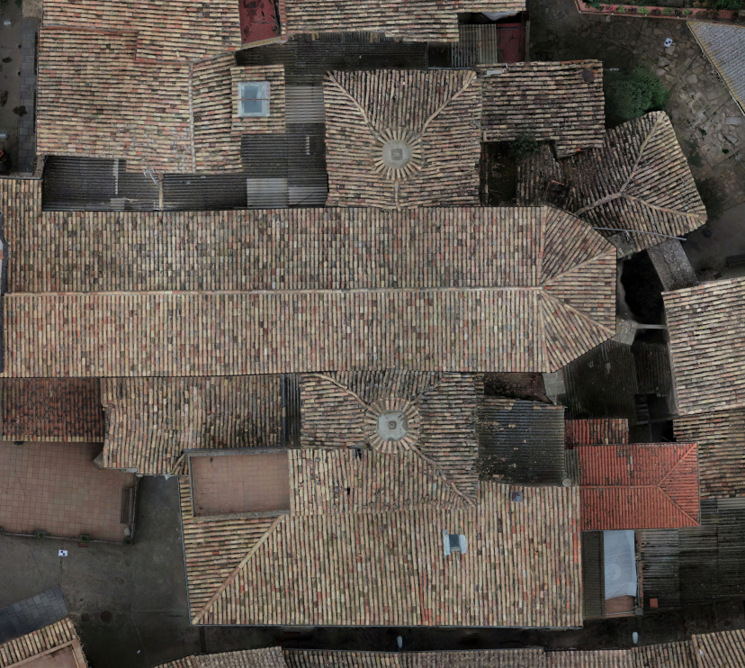 Foto aèrea de l’església de Santa Maria de la Plaça de Sanaüja (Lleida)