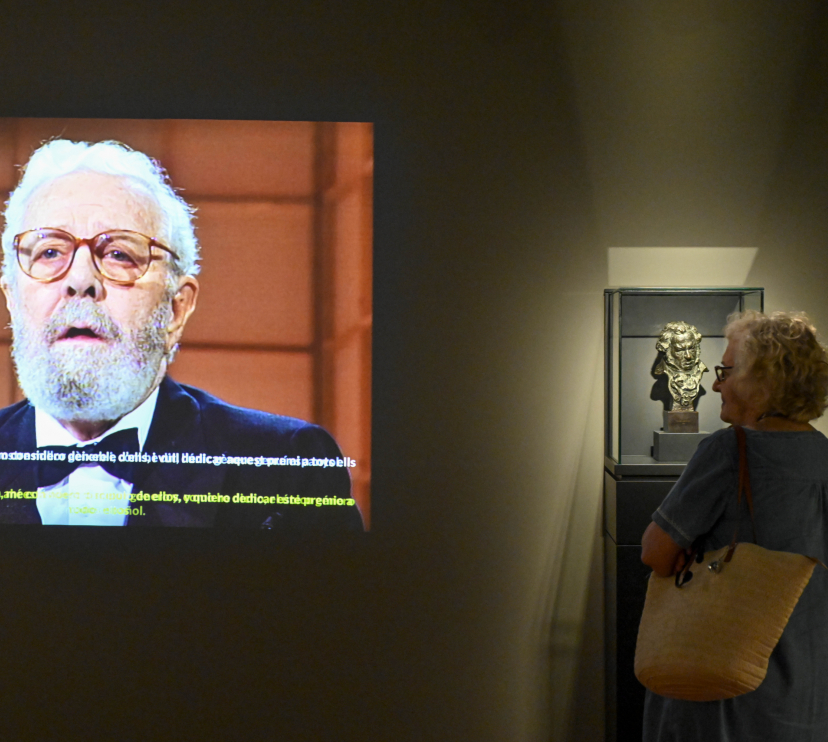 La exposición propone un recorrido por la trayectoria del cineasta Luis García-Berlanga.