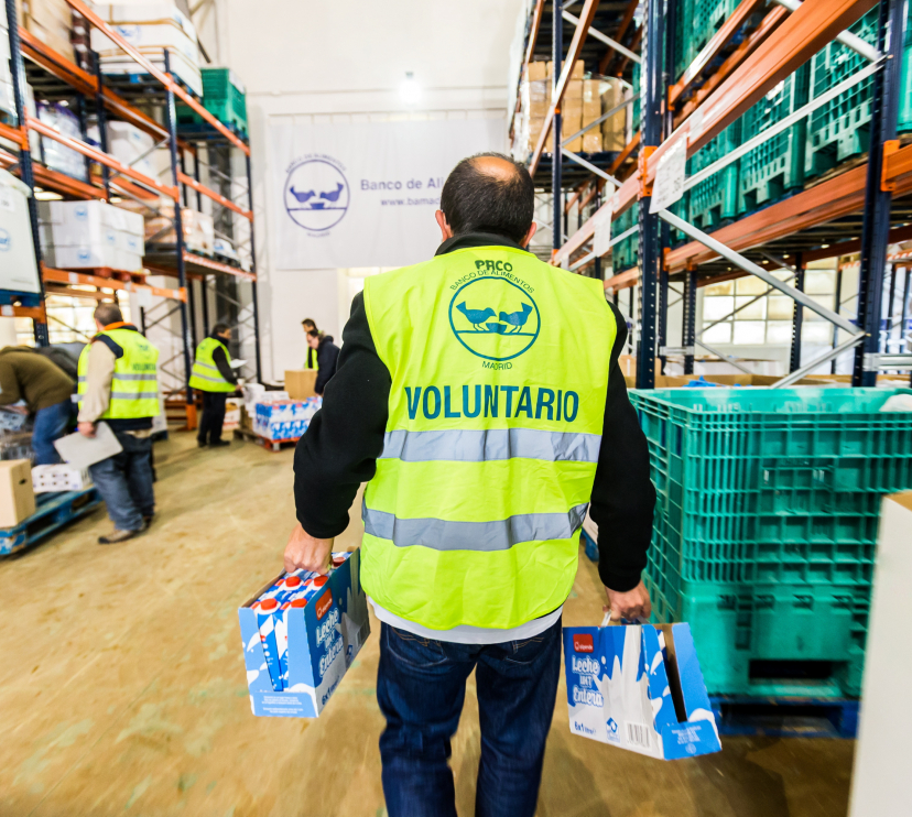 Voluntarios de la campaña 'Ningún hogar sin alimentos' de la Fundación "la Caixa"