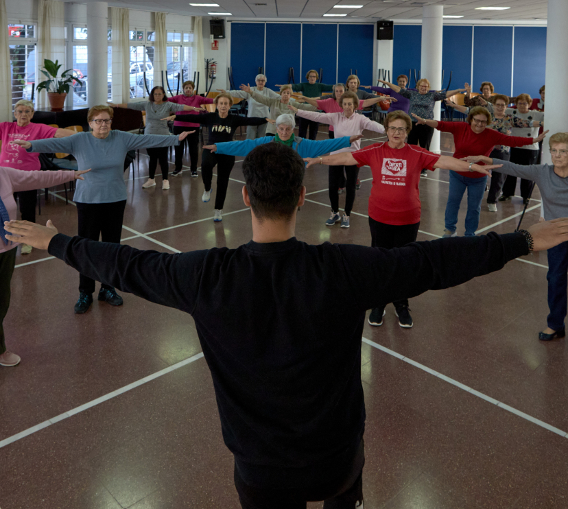 Actividad para personas mayores del proyecto Fútbol y deporte, seleccionado en convocatorias anteriores de la Fundació ”la Caixa”.