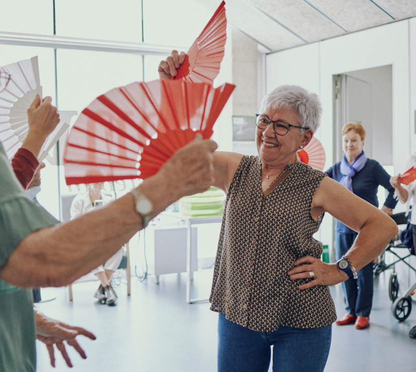 Personas mayores participando en las actividades impulsadas por la Fundación "la Caixa".