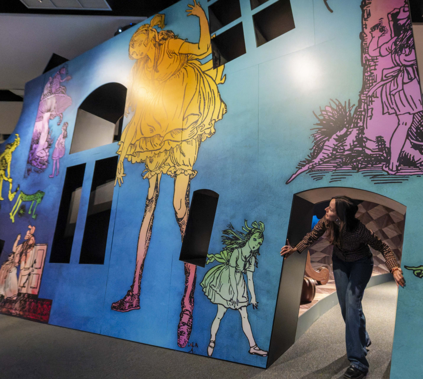 Una de las salas de la exposición «Los mundos de Alicia» en CaixaForum València. 