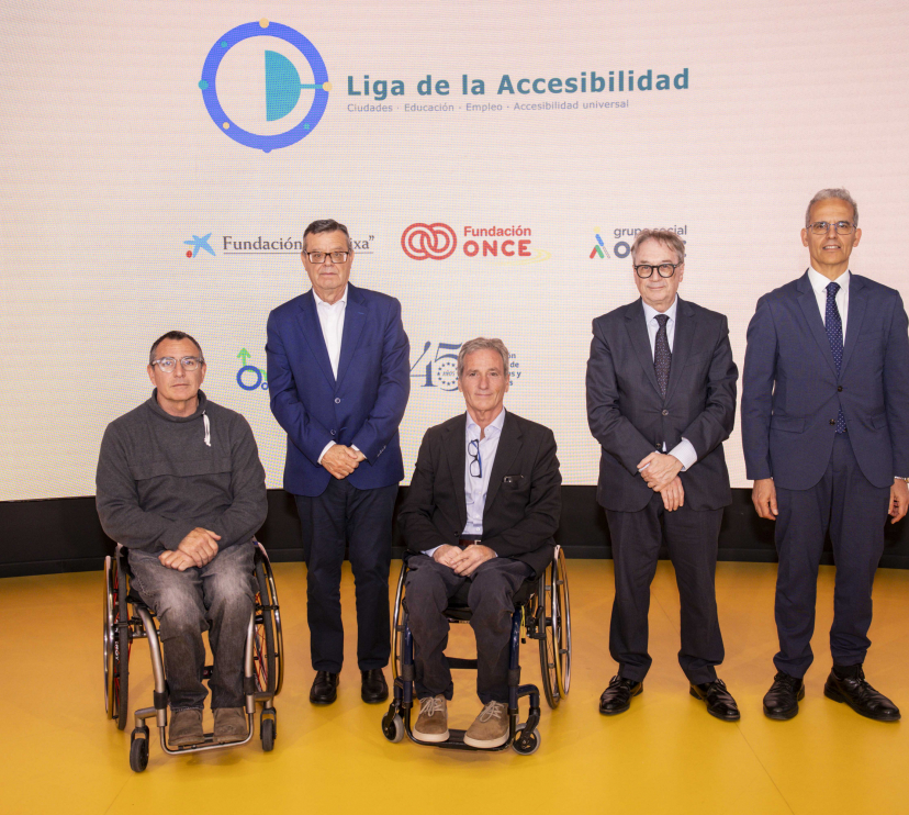De izquierda a derecha: Federico Crespo Nomen, presidente de la Fundación Step by Step; José Luis Martínez Donoso, director general de la Fundación ONCE; Pep Estaba, director del proyecto Liga de la Accesibilidad®; Marc Simón, subdirector general del Área Social de la Fundación ”la Caixa”; y Luis Martínez-Sicluna, secretario general de la FEMP.