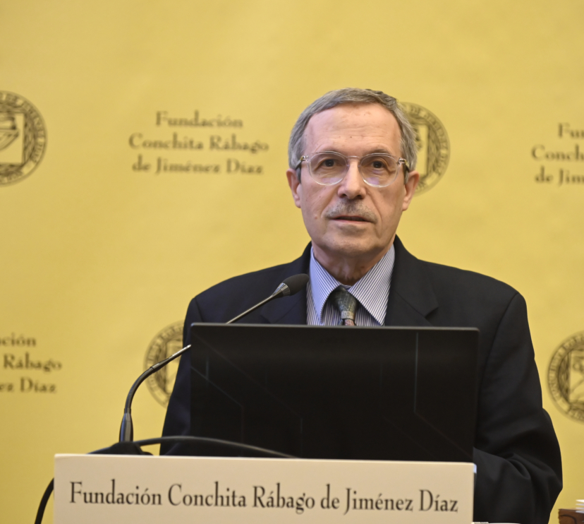 El doctor Josep Dalmau, impartint la Lliçó Commemorativa.