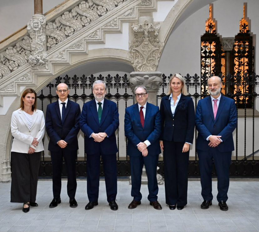 Macarena Cuenca, decana de la Deusto Business School; Javier Valle, consejero director general VidaCaixa; Tomás Muniesa, presidente de CaixaBank; Marc Simón, subdirector general de la Fundación “la Caixa”; Lisa Hehenberger, decana de Esade Business School; Javier Márquez, decano de la facultad de Económicas y Empresariales en la Universidad Pontificia Comillas.