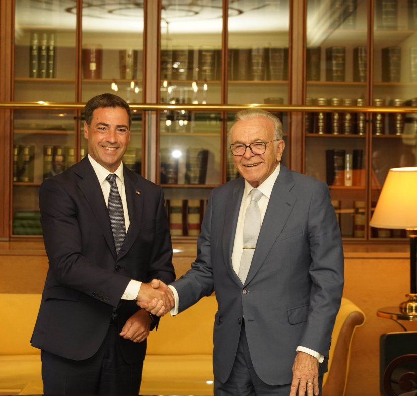 El lehendakari del Gobierno Vasco, Imanol Pradales, y el presidente de la Fundación ”la Caixa”, Isidro Fainé.