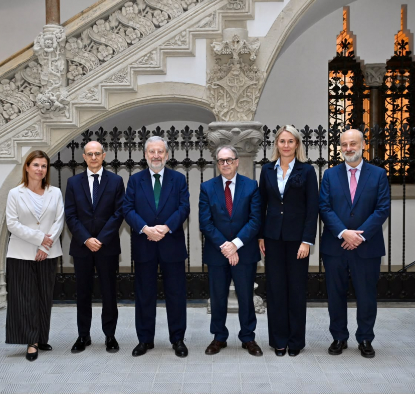 Macarena Cuenca, decana de la Deusto Business School; Javier Valle, consejero director general VidaCaixa; Tomás Muniesa, presidente de CaixaBank; Marc Simón, subdirector general de la Fundación “la Caixa”; Lisa Hehenberger, decana de Esade Business School; Javier Márquez, decano de la facultad de Económicas y Empresariales en la Universidad Pontificia Comillas.